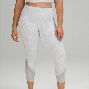 WUNDER UNDER SCALLOPED HIGH-RISE CROP 23" *LUXTREME - Wee Are From Space, Size 6